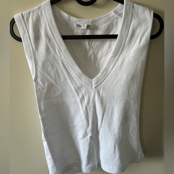 White Short Sleeve V Neck Top - Picture 1 of 3